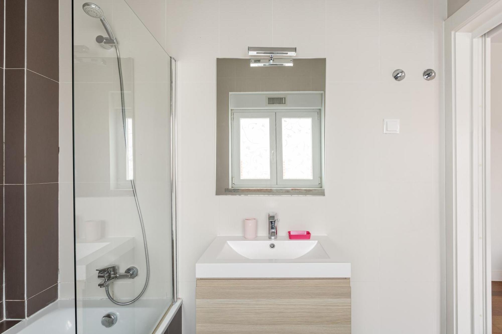 Joivy Modern Flat Near Estrela Garden Apartment Lisbon